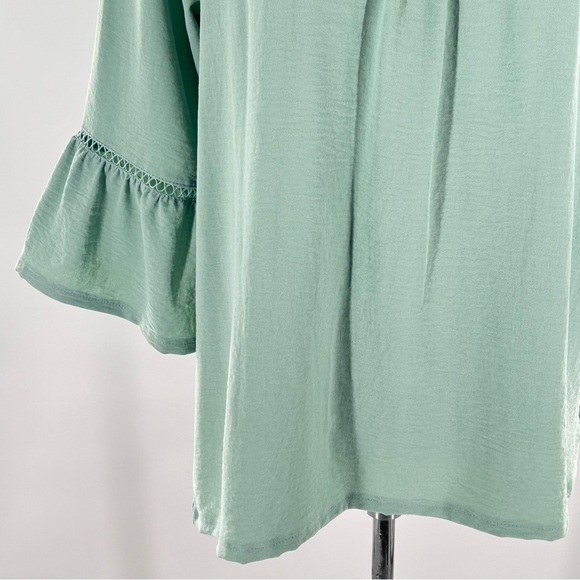 Adreamly Green Bell Sleeve V Neck Tunic Top Medium - Picture 3 of 9
